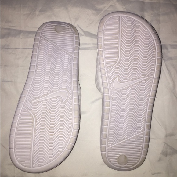 ✨NIKE BENASSI SWOOSH SLIDES✨ - Picture 4 of 7